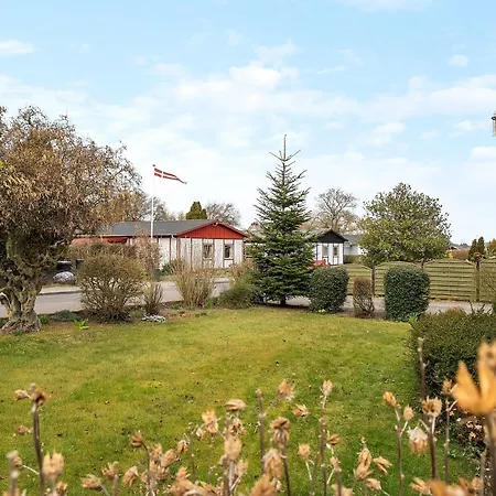 4-bedroom Family Villa, Bath Tub, Billiards, Piano, And Fun Board Games *